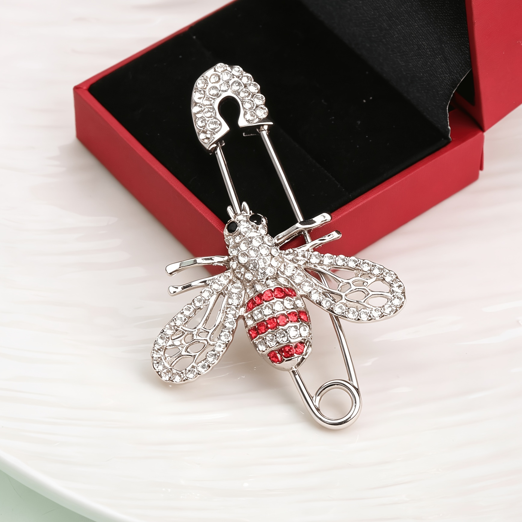 Exquisite Bee Brooches for Women, Elegant Accessory